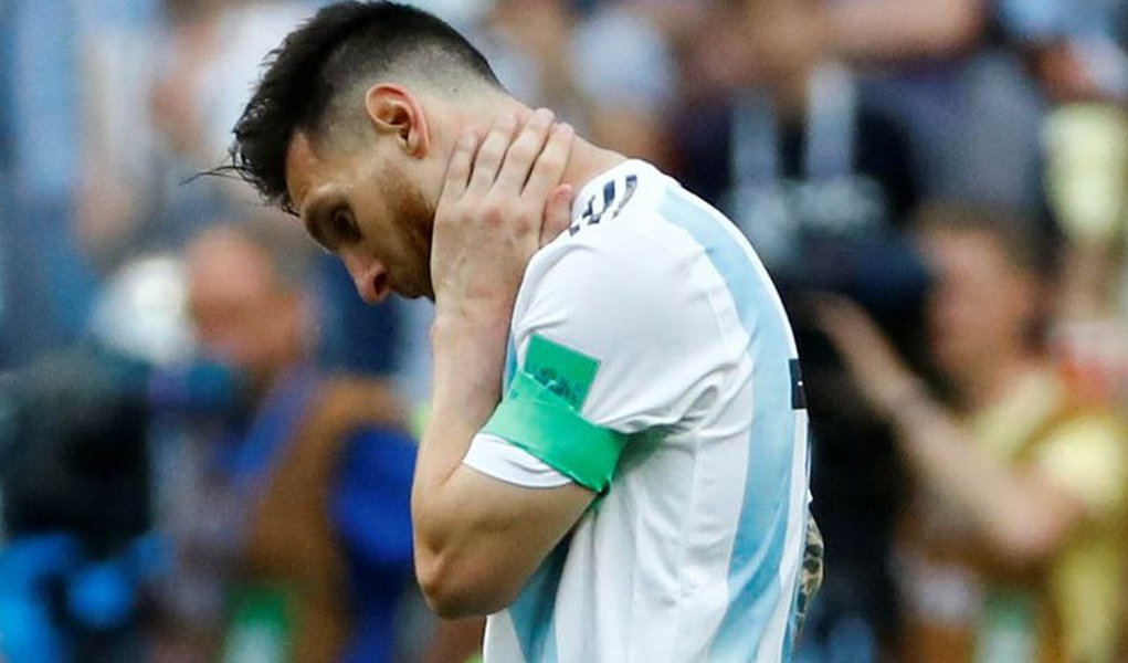 Torcedores argentinos lamentam derrota, mas elogiam seleção e Messi (Foto: Reuters/Michael Dalder) Torcedores argentinos lamentam derrota, mas elogiam seleção e Messi