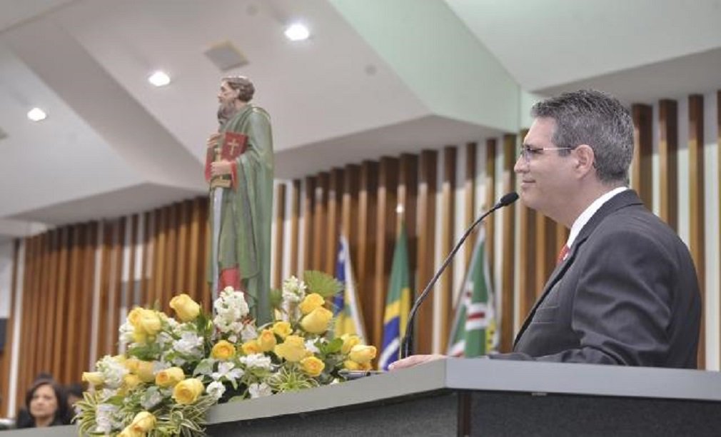 Francisco Jr. homenageia os 50 anos da Paróquia São Paulo Apóstolo Francisco Jr. homenageia os 50 anos da Paróquia São Paulo Apóstolo