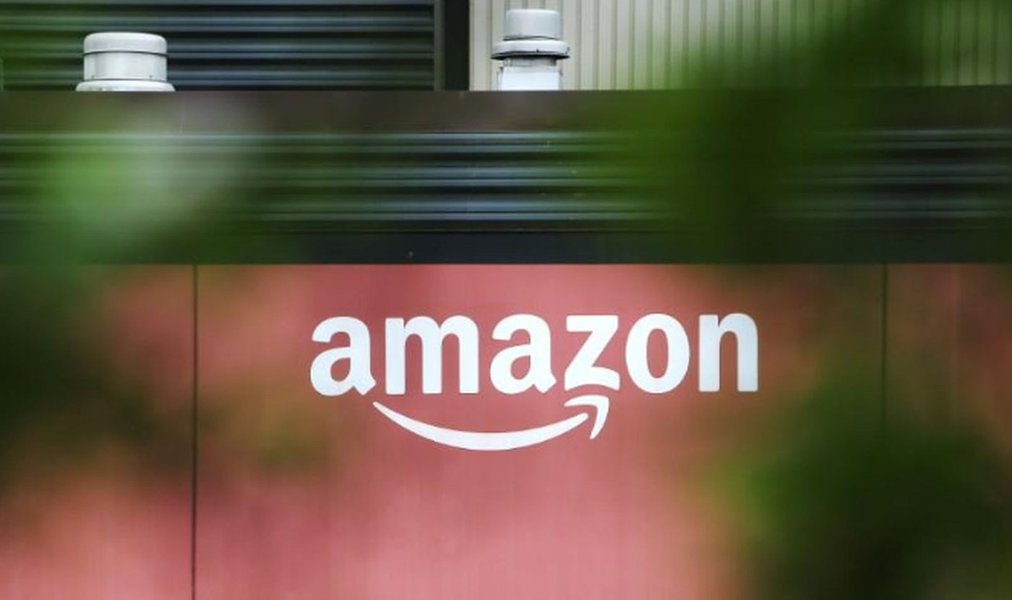 Grupos de direitos civis criticam sistema de reconhecimento facial da Amazon Grupos de direitos civis criticam sistema de reconhecimento facial da Amazon