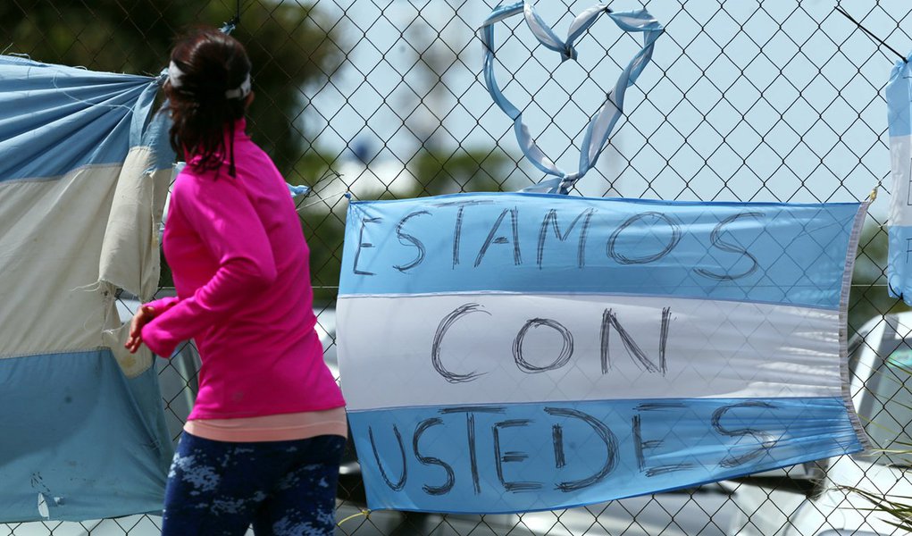 Argentinos vão comemorar independência com protestos contra o FMI (Foto: REUTERS/Marcos Brindicci) Argentinos vão comemorar independência com protestos contra o FMI