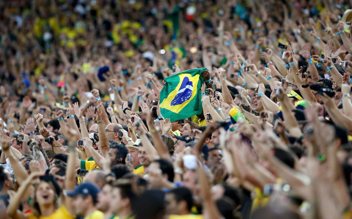 É Copa: vamos deixar o povo torcer em paz (Foto: Reuters) É Copa: vamos deixar o povo torcer em paz