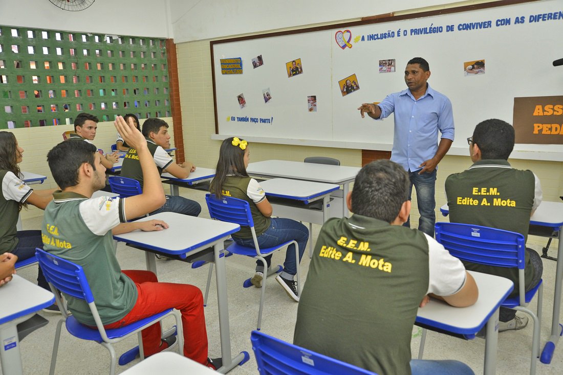 Governo deve contratar mais 2.500 professores para rede estadual de ensino (Foto: © MARCOS STUDART / GOV.DO CEARA) Governo deve contratar mais 2.500 professores para rede estadual de ensino