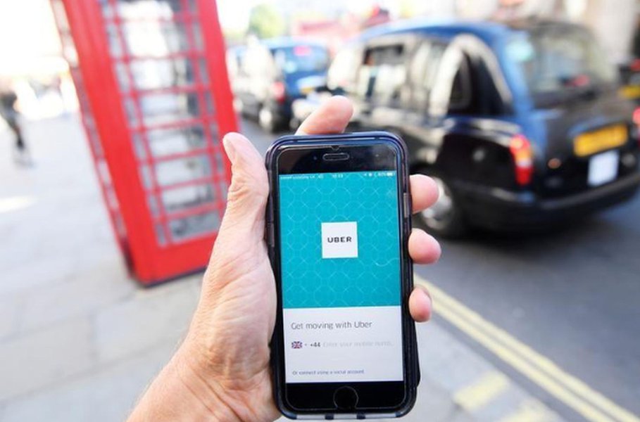 Juíza autoriza concessão de nova licença de operação ao Uber em Londres Juíza autoriza concessão de nova licença de operação ao Uber em Londres
