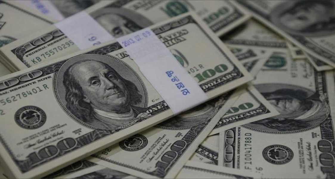 Dólar registra queda de 0,40%, valendo R$ 3,8954 (Foto: Kim Hong Ji - Reuters) Dólar registra queda de 0,40%, valendo R$ 3,8954