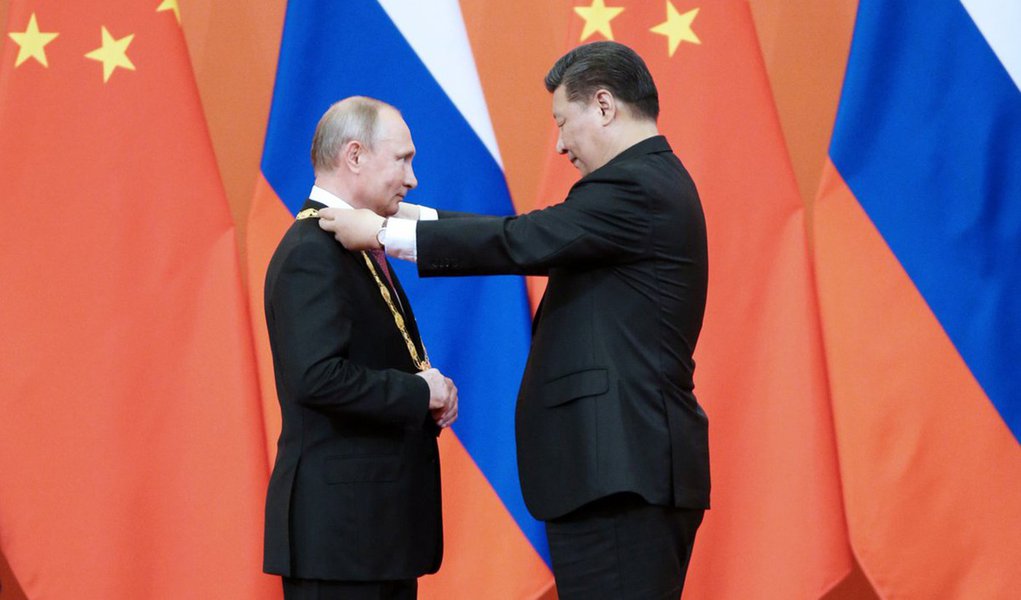 Xi e Putin firmam acordo sobre temas estratégicos internacionais Xi e Putin firmam acordo sobre temas estratégicos internacionais