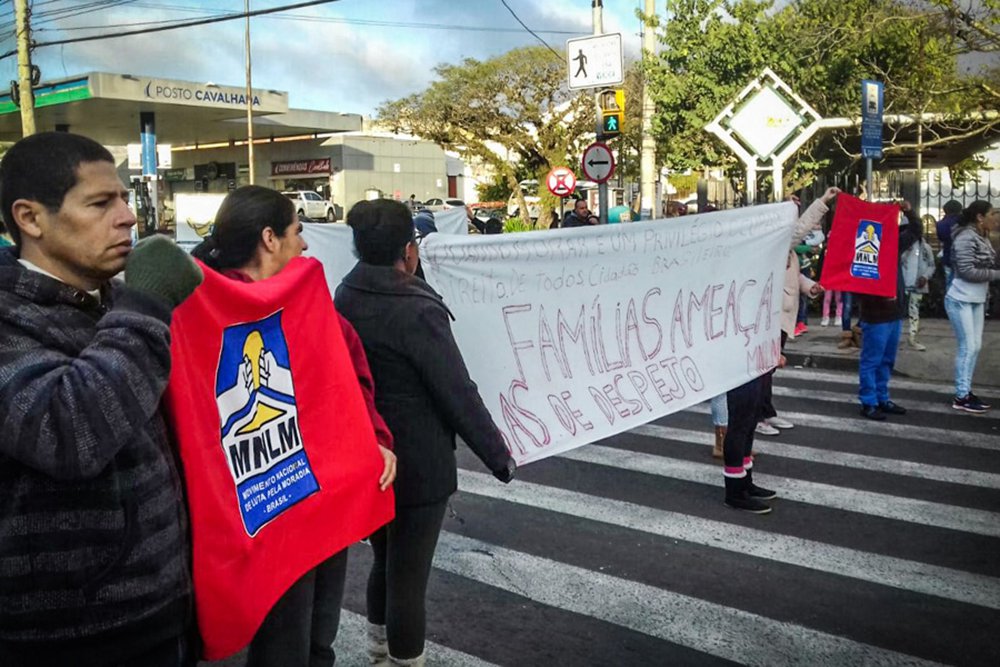 Moradores da Vila Maria protestam contra ameaça de despejo Moradores da Vila Maria protestam contra ameaça de despejo