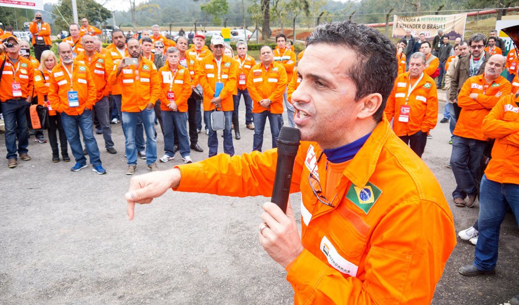 Resultado de imagem para Petroleiros anunciam greve a partir desta segunda-feira (25)