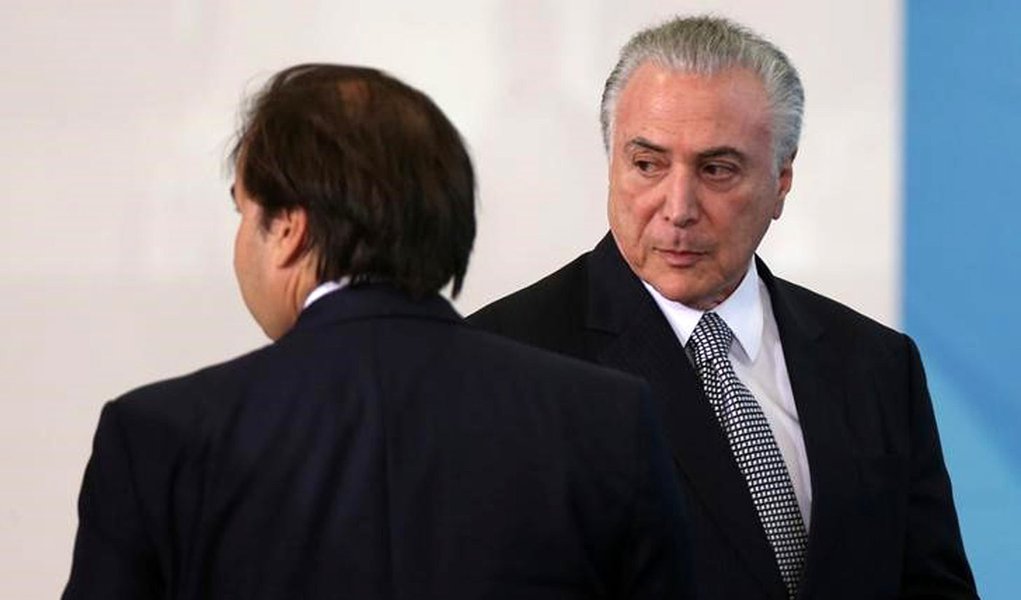 Maia volta a atacar Temer: "governo fraco" (Foto: REUTERS/Adriano Machado) Maia volta a atacar Temer: "governo fraco"