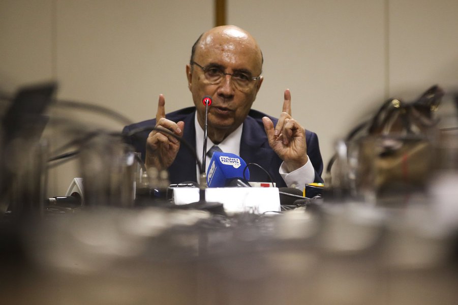 Meirelles não sabe o que é pior: ser associado aos bancos ou a Temer (Foto: Antonio Cruz/ Agência Brasil) Meirelles não sabe o que é pior: ser associado aos bancos ou a Temer