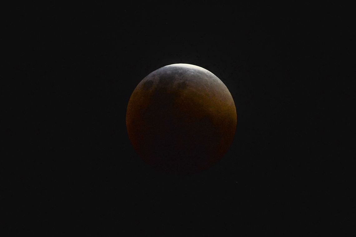 Eclipse total da Lua ocorre hoje; veja horário e dicas de como assistir (Foto: Marcelo Casal Jr. - ABR) Eclipse total da Lua ocorre hoje; veja horário e dicas de como assistir