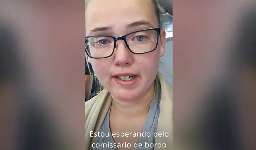 Sueca impede deportação de afegão ao se recusar a se sentar em avião Sueca impede deportação de afegão ao se recusar a se sentar em avião
