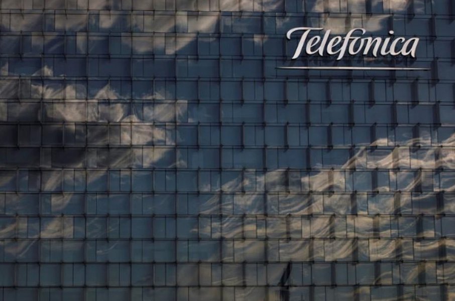 Telefónica entra na justiça contra fusão de concorrentes argentinos Telefónica entra na justiça contra fusão de concorrentes argentinos