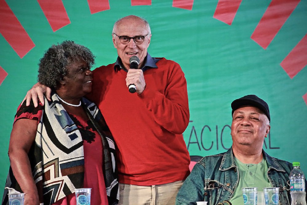Escritora diz que qualquer voz que se insurja é voz utópica Escritora diz que qualquer voz que se insurja é voz utópica