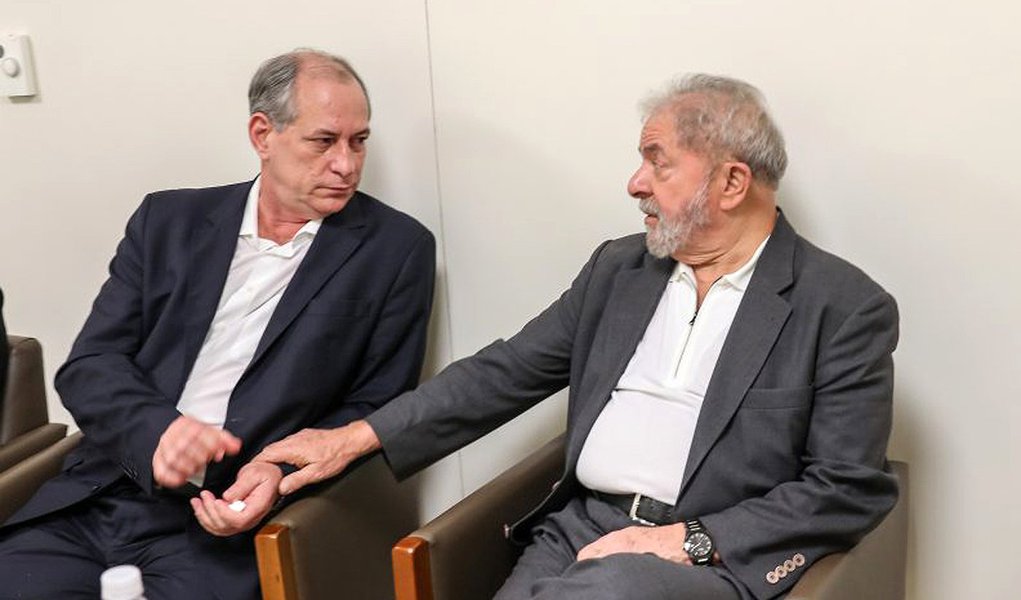 Sem centrão, Ciro se volta ao PT e diz que Brasil não terá paz com Lula preso Sem centrão, Ciro se volta ao PT e diz que Brasil não terá paz com Lula preso