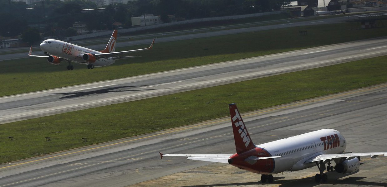 Fabricantes de aeronaves trabalham em tecnologia para cortar número de pilotos (Foto: Nacho Doce / Reuters) Fabricantes de aeronaves trabalham em tecnologia para cortar número de pilotos