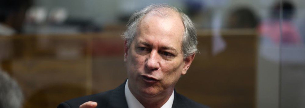 Ciro chama militantes do MBL de ‘delinquentes juvenis’ Ciro chama militantes do MBL de ‘delinquentes juvenis’