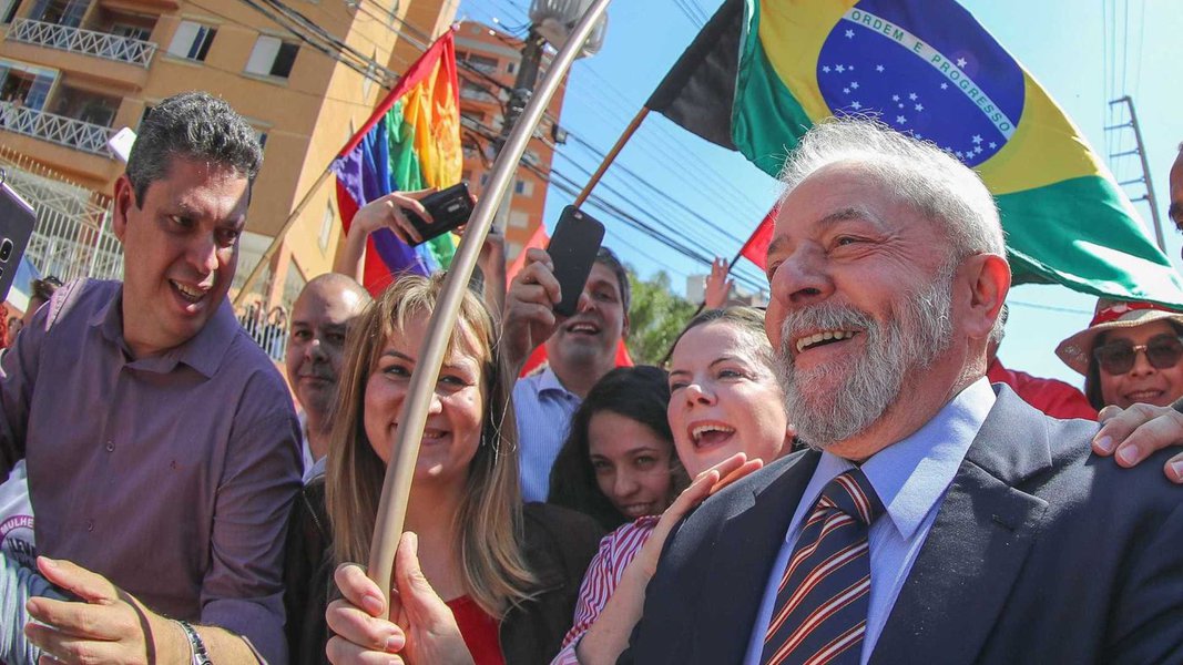 TSE nega pedido do MBL para considerar Lula inelegível desde já TSE nega pedido do MBL para considerar Lula inelegível desde já