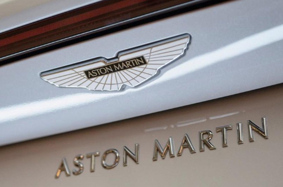 Aston Martin revela projeto de "carro esportivo para os céus" em feira de aviação Aston Martin revela projeto de "carro esportivo para os céus" em feira de aviação