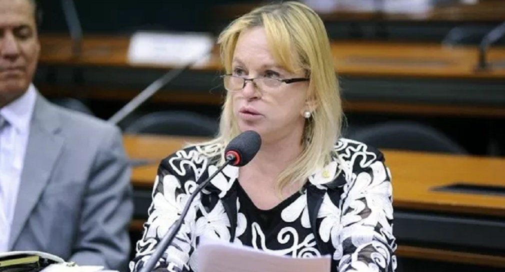 Magda diz que, ao contrário de Demóstenes, falta humildade a Lúcia Magda diz que, ao contrário de Demóstenes, falta humildade a Lúcia