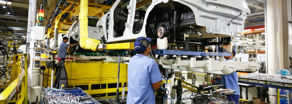 Governo reduz de 2,5% para 1,6% a previsão de crescimento do PIB neste ano (Foto: Rodolfo Burher - Reuters) Governo reduz de 2,5% para 1,6% a previsão de crescimento do PIB neste ano