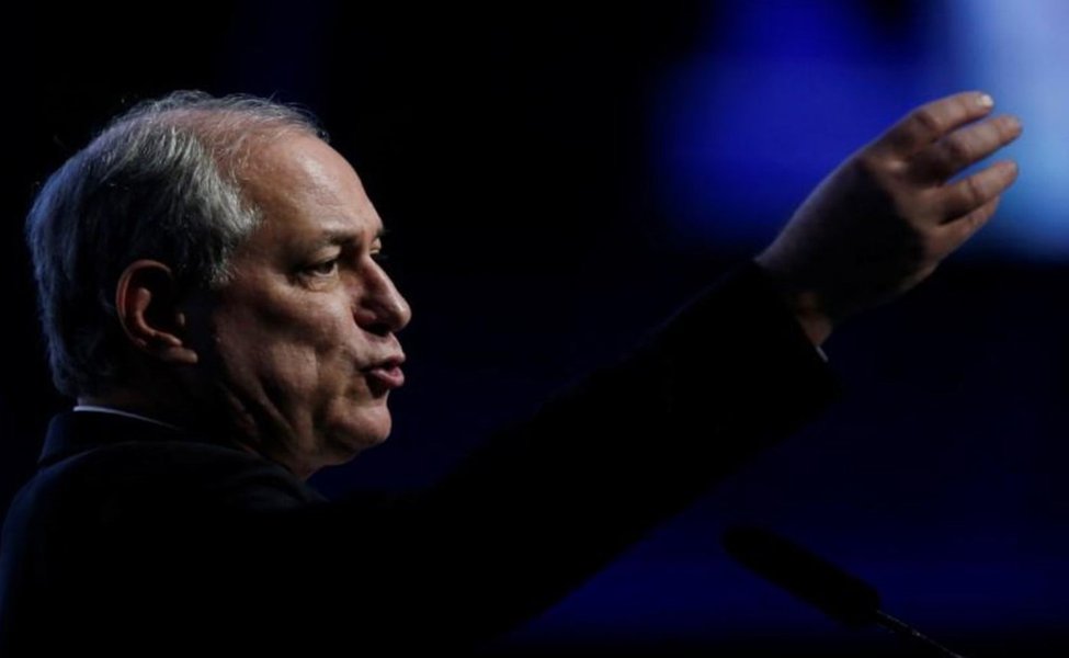 Ciro critica situação fiscal “deplorável” e promete que não haverá ruptura de contratos (Foto: Adriano Machado - Reuters) Ciro critica situação fiscal “deplorável” e promete que não haverá ruptura de contratos