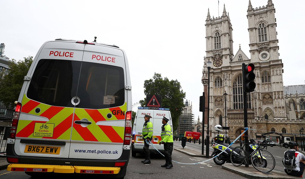 Van atropela pedestres em Londres e caso é tratado como terrorismo (Foto: REUTERS/Hannah McKay) Van atropela pedestres em Londres e caso é tratado como terrorismo