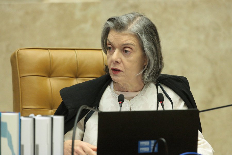 Às vésperas do registro de Lula, Cármen Lúcia defende Lei da Ficha Limpa Às vésperas do registro de Lula, Cármen Lúcia defende Lei da Ficha Limpa