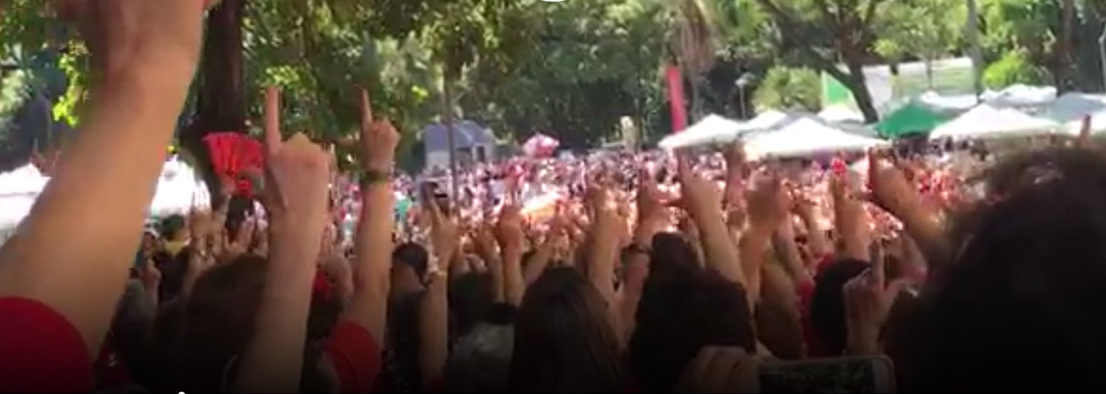 Por Lula candidato, BH canta: 'tu vens, tu vens, eu já escuto teus sinais' Por Lula candidato, BH canta: 'tu vens, tu vens, eu já escuto teus sinais'