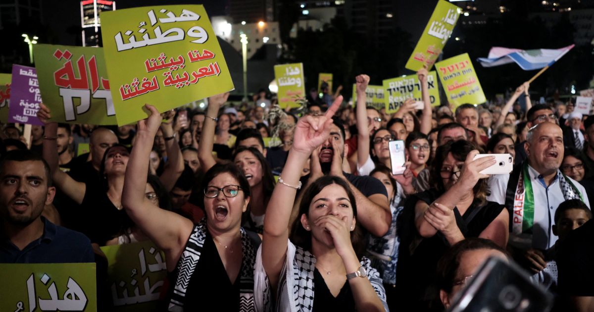 Em Israel, milhares protestam contra 'lei do Estado judeu' Em Israel, milhares protestam contra 'lei do Estado judeu'