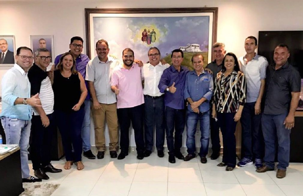 Prefeito de Trindade anuncia apoio a Lucas Vergílio Prefeito de Trindade anuncia apoio a Lucas Vergílio