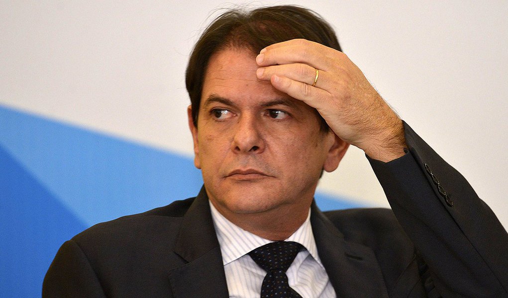 “Não me faça pergunta difícil”, diz Cid sobre apoio a Eunício (Foto: Fabio Rodrigues Pozzebom/Agência Brasil) “Não me faça pergunta difícil”, diz Cid sobre apoio a Eunício