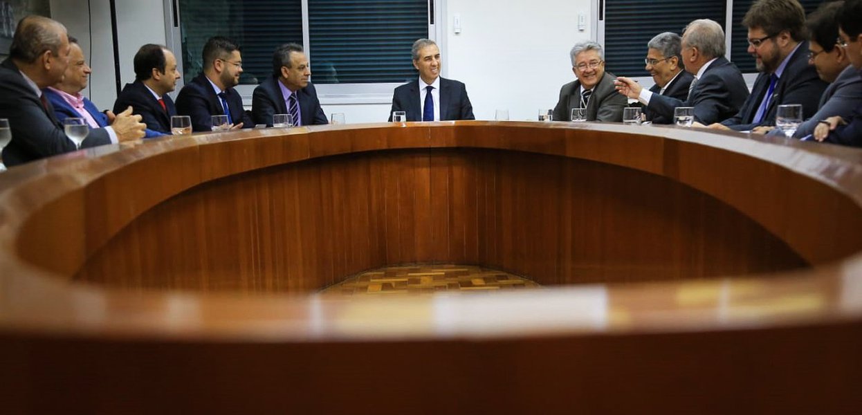 Eliton quer diálogo permanente com o Fórum Empresarial Eliton quer diálogo permanente com o Fórum Empresarial