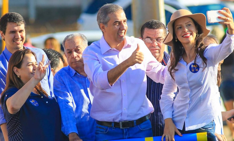 “Caminhamos firmes rumo à vitória”, diz Zé Eliton em carreata “Caminhamos firmes rumo à vitória”, diz Zé Eliton em carreata