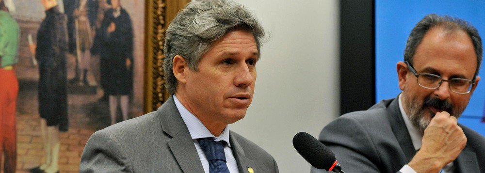 Teixeira: vamos derrotar, de uma vez por todas, o golpe (Foto: Lúcio Bernardo Jr. - Câmara) Teixeira: vamos derrotar, de uma vez por todas, o golpe