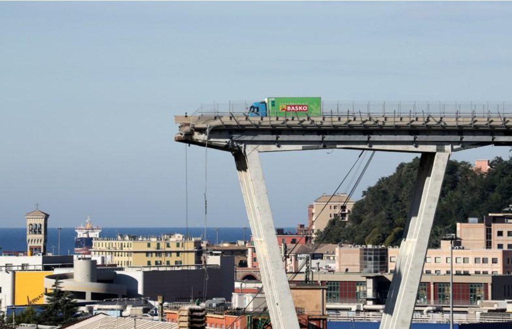 Número de mortes por queda de ponte na Itália sobe para 37 (Foto: REUTERS-Stefano Rellandini) Número de mortes por queda de ponte na Itália sobe para 37