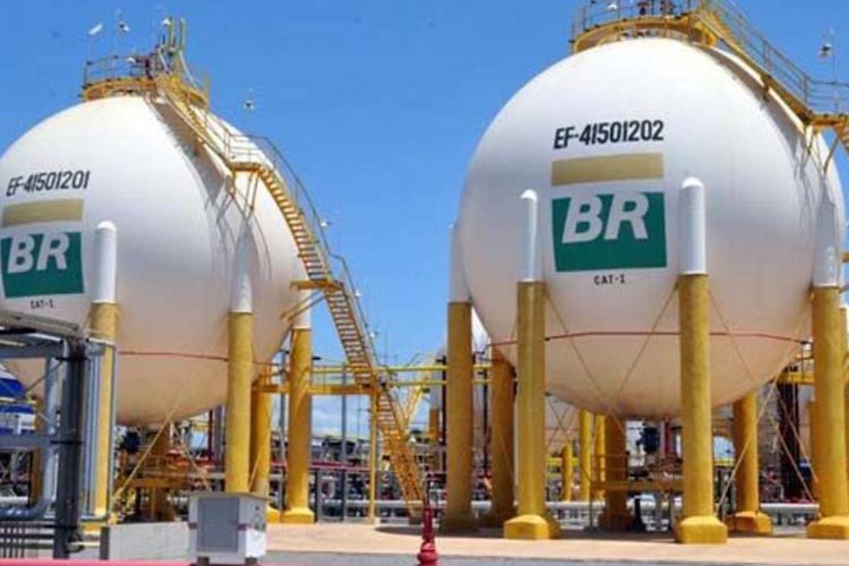 Aepet defende retomada do refino pela Petrobrás Aepet defende retomada do refino pela Petrobrás