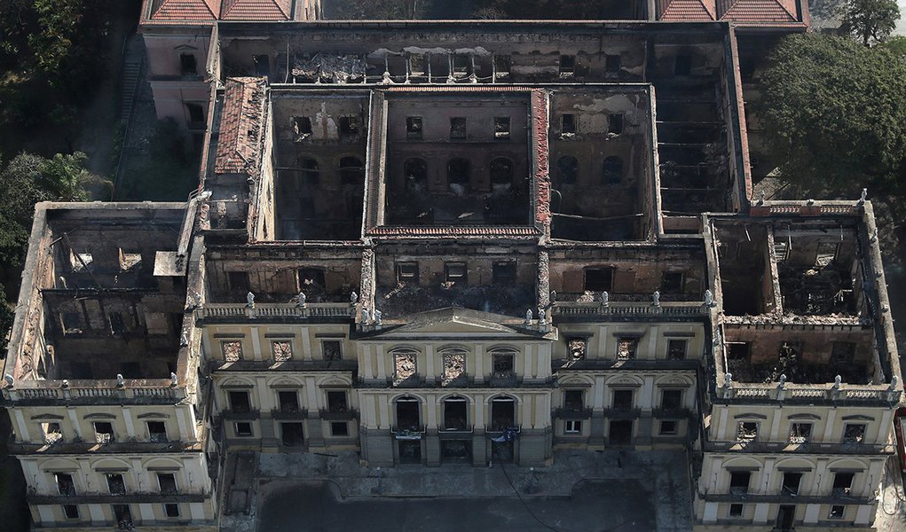 Após incêndio devastador, Bolsonaro corta R$ 12 milhões do Museu Nacional (Foto: REUTERS/Ricardo Moraes) Após incêndio devastador, Bolsonaro corta R$ 12 milhões do Museu Nacional