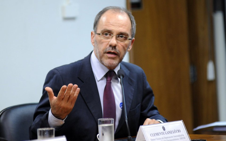 “Lucro das estatais chega a ser maior que preço de sua venda” (Foto: LUCIO BERNARDO JR) “Lucro das estatais chega a ser maior que preço de sua venda”