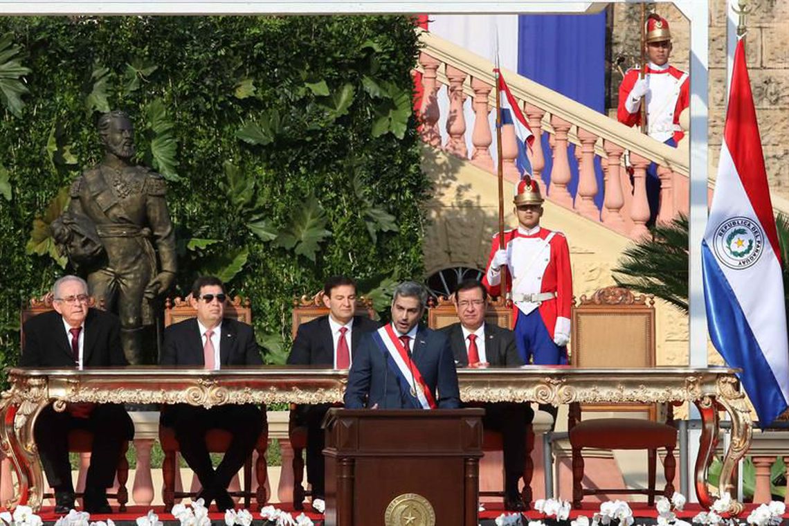Novo presidente do Paraguai toma posse prometendo reduzir pobreza Novo presidente do Paraguai toma posse prometendo reduzir pobreza