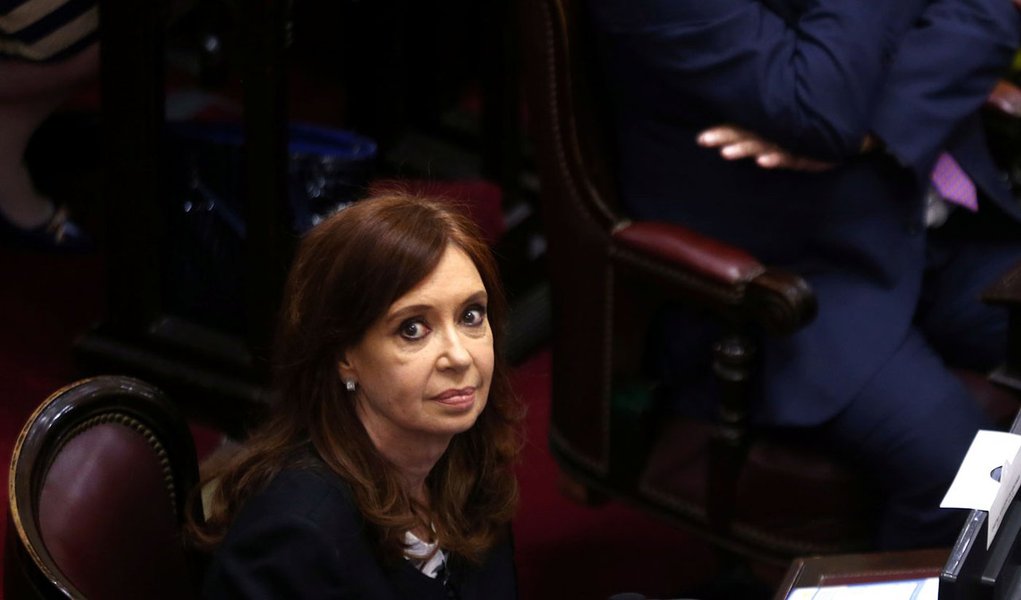 Cristina Kirchner consegue apoio do Senado e derrota perseguição judicial na Argentina (Foto: REUTERS/Marcos Brindicci) Cristina Kirchner consegue apoio do Senado e derrota perseguição judicial na Argentina