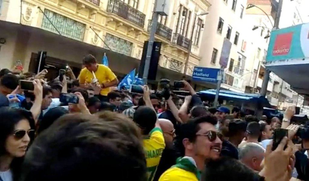 Bolsonaro não deve sair antes de uma semana ou dez dias, diz médico Bolsonaro não deve sair antes de uma semana ou dez dias, diz médico