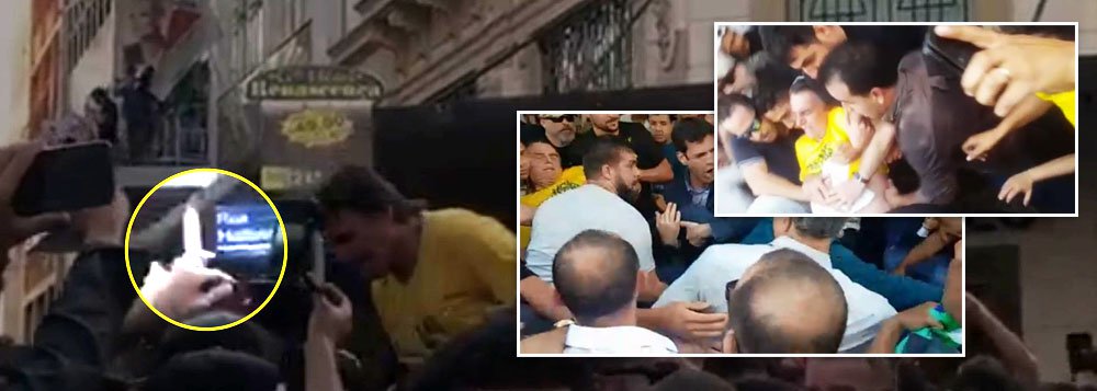 Bolsonaro leva facada durante ato de campanha em MG Bolsonaro leva facada durante ato de campanha em MG