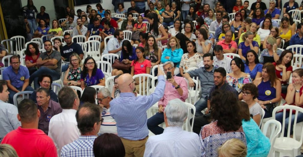 Demóstenes levanta a bandeira das escolas em tempo integral Demóstenes levanta a bandeira das escolas em tempo integral