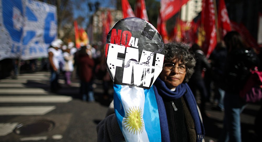 Ajuda mortal: como o Fundo Monetário Internacional destrói a economia dos países (Foto: AFP 2018 / Agustin Marcarian) Ajuda mortal: como o Fundo Monetário Internacional destrói a economia dos países
