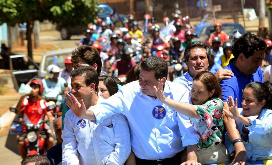 Em carreatas, prefeitos agradecem Marconi e Zé Eliton Em carreatas, prefeitos agradecem Marconi e Zé Eliton