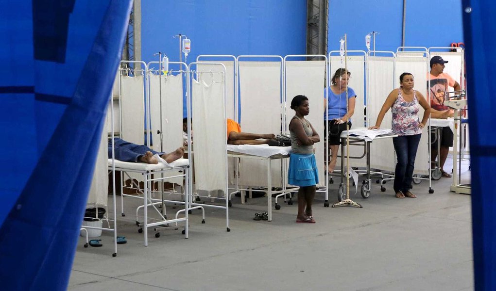 Três milhões de pessoas deixaram planos de saúde e foram para o SUS (Foto: Paulo Whitaker / Reuters) Três milhões de pessoas deixaram planos de saúde e foram para o SUS
