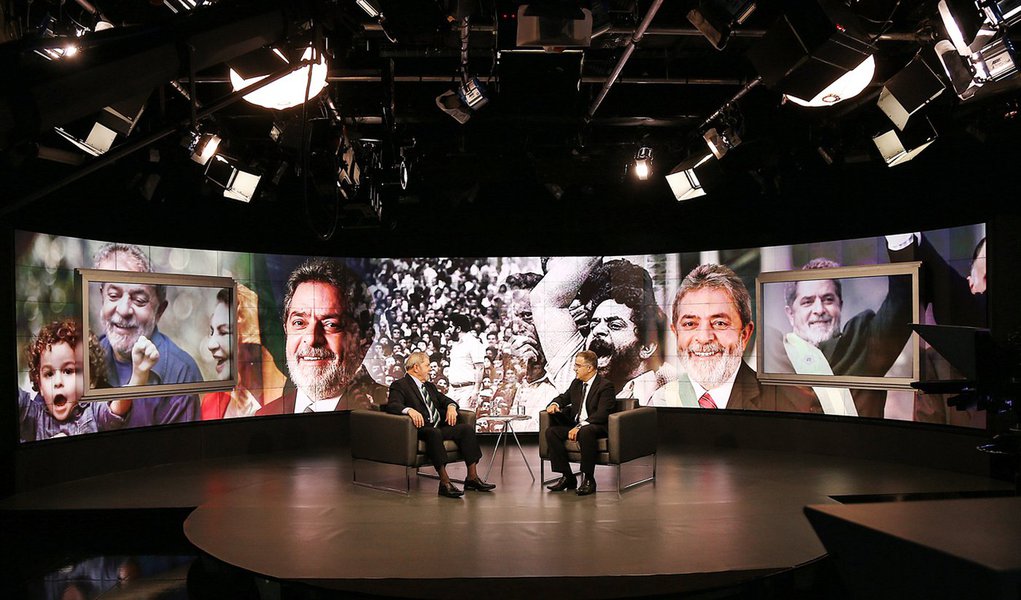 TSE deve concluir intervenção política para tirar Lula da eleição TSE deve concluir intervenção política para tirar Lula da eleição