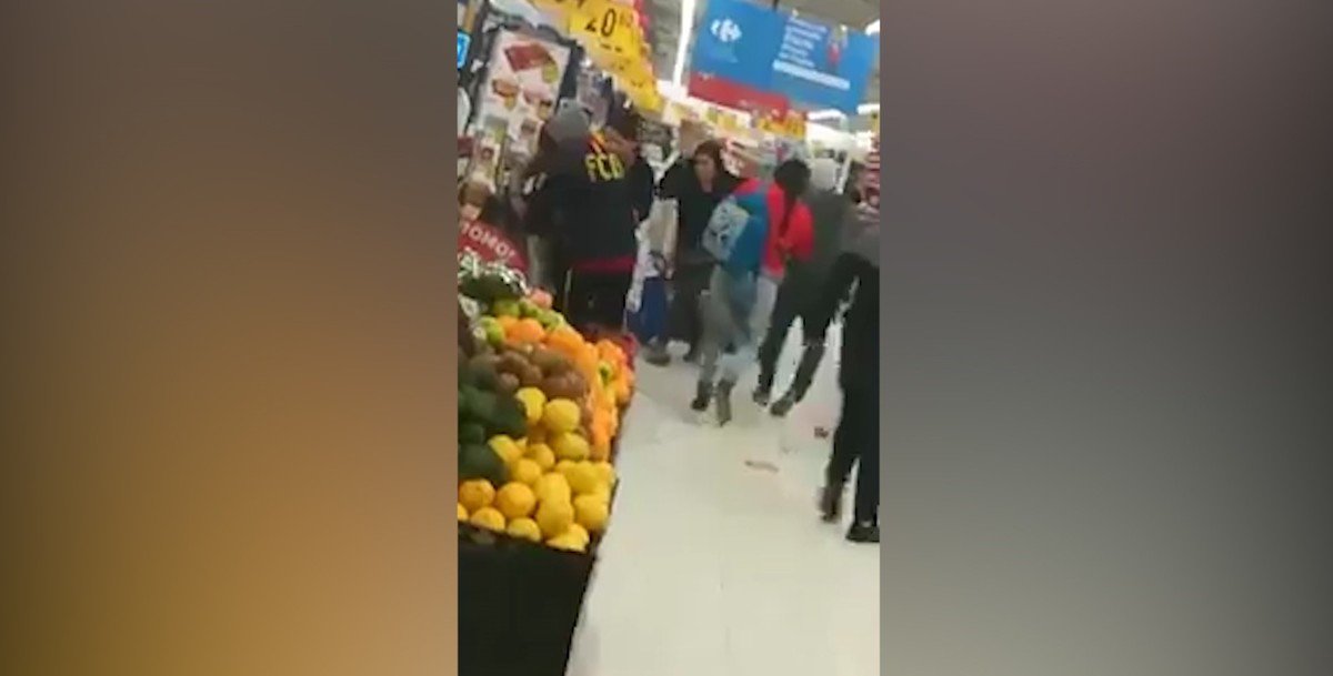 Há saques em supermercados na Argentina Há saques em supermercados na Argentina