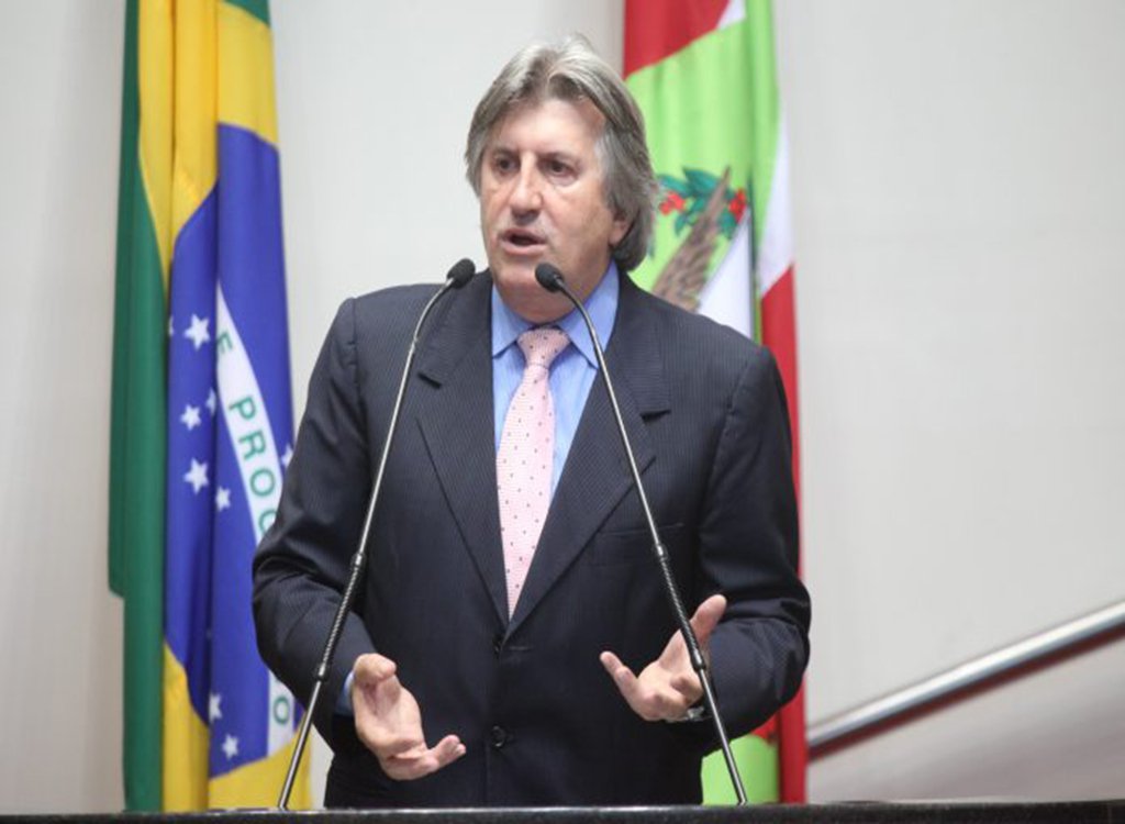 PF faz buscas em gabinete de tucano na Assembleia em SC (Foto: Divulgação) PF faz buscas em gabinete de tucano na Assembleia em SC