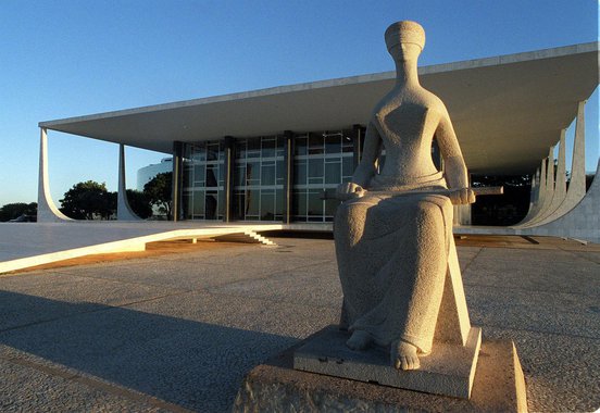 Ministros do STF agem como deuses do Olimpo, mas desconhecem a realidade de seu povo Ministros do STF agem como deuses do Olimpo, mas desconhecem a realidade de seu povo
